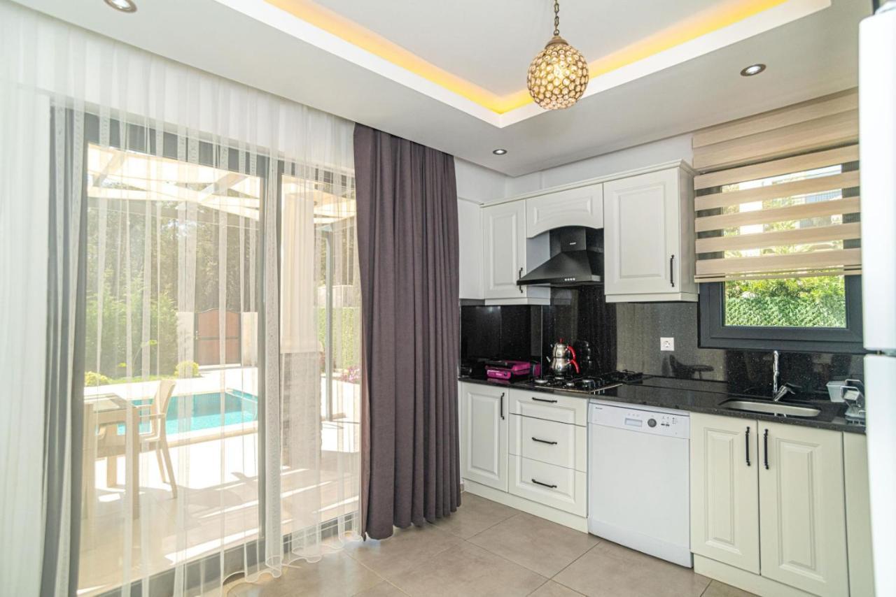 4 Bedroom Holiday Villa In Hisaroenue Oeluedeniz- Gold Rose Fethiye Exterior foto